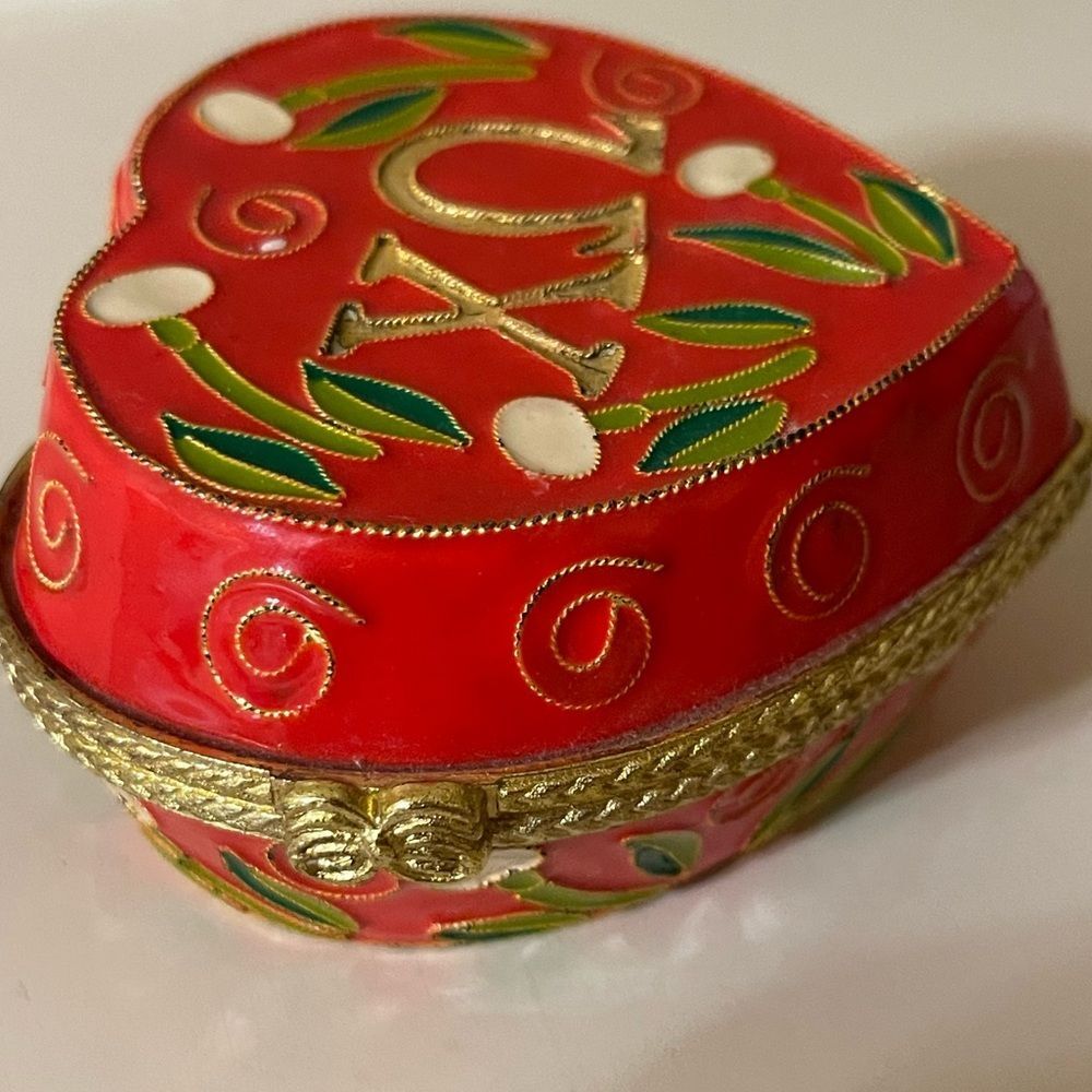 CHI OMEGA Sorority Cloisonne Red and Gold Heart Shaped Trinket Pin Box Chi O
